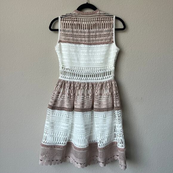 ALEXIS Melania White Beige Lace Tiered Mini Dress Size S - Picture 3 of 5